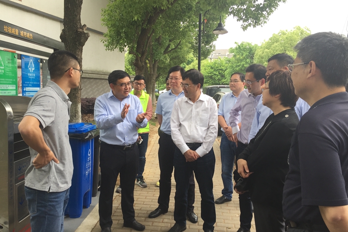 考察苏州市大观名园小区垃圾分类工作现场_副本.jpg