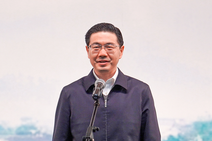 储永宏副省长宣布作品展正式开幕周岚厅长介绍活动有关情况刘大威副